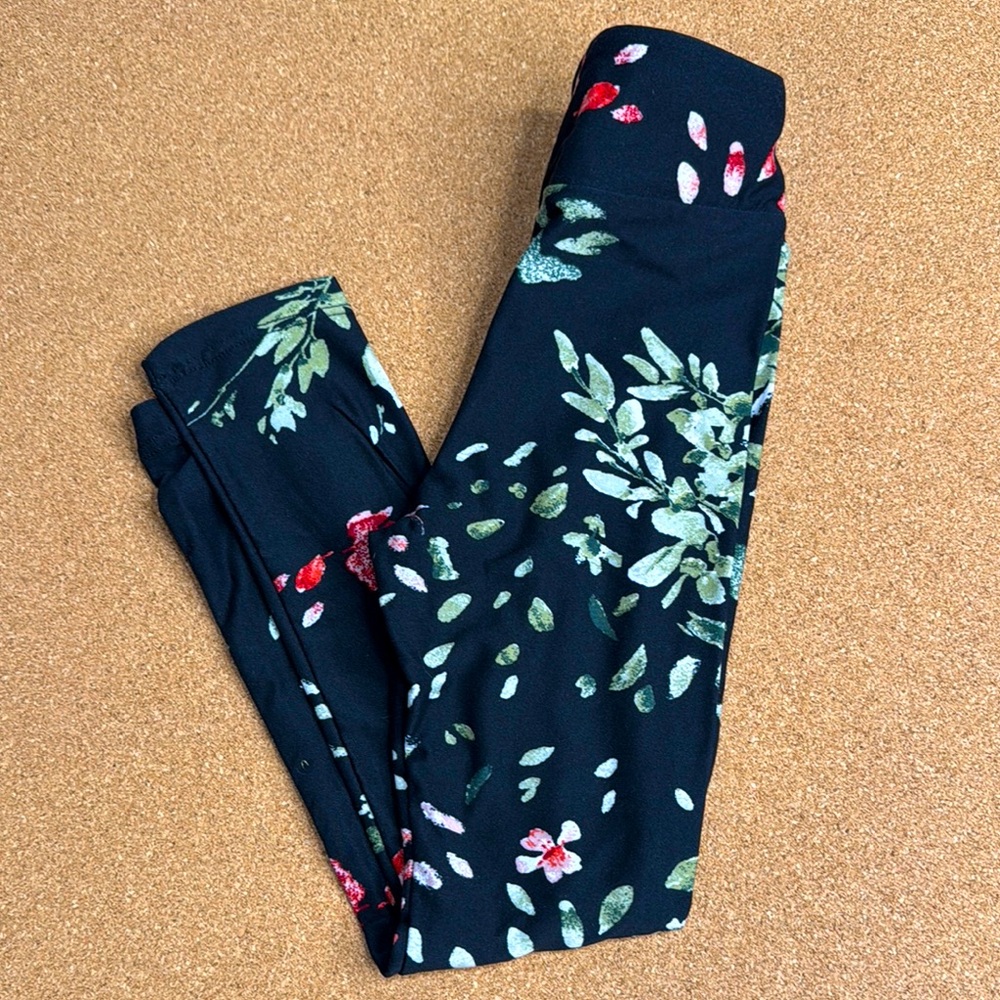 LuLaRoe Black and Green Leggings Comfortable Stylish Bottoms